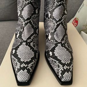 Make me an offer - Aeyde Leather Ankle Boots